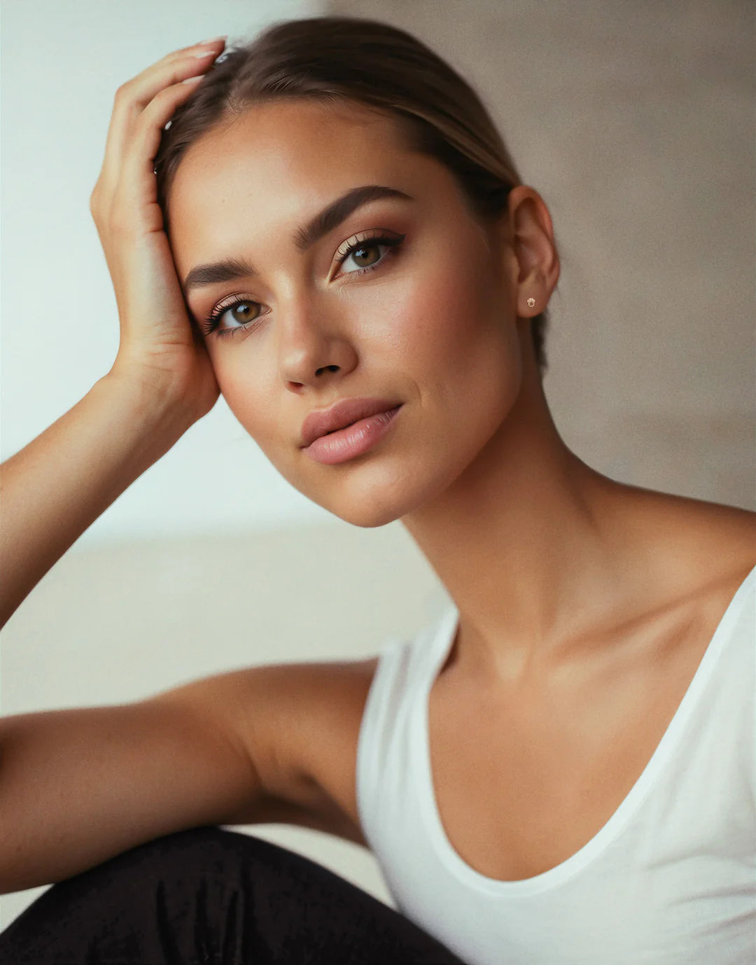 A model with a natural and elegant style.