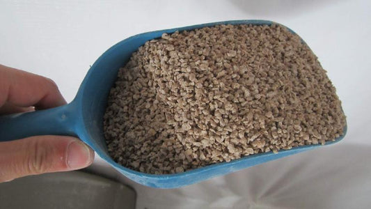 A scoop full of cat litter. 